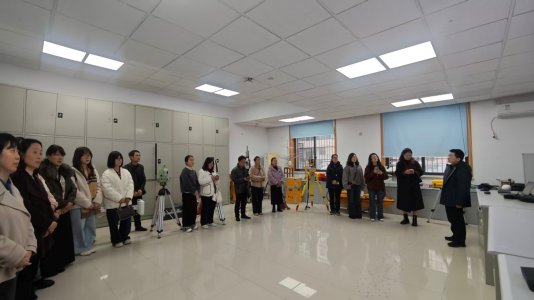 ���һ��С��ѧ��ʦ�Ŷ�����